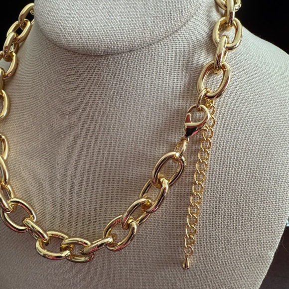 Bright Bold Gold Chain Necklace - Picture 5 of 7